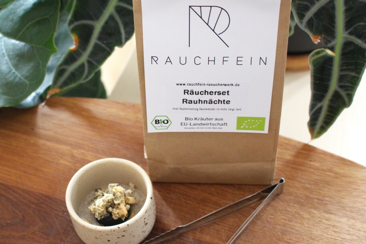 Hier zu sehen, eines unserer Lieblinge - das Räucherset passend zu den Rauhnächten. | ©Rauchfein Räucherwerk