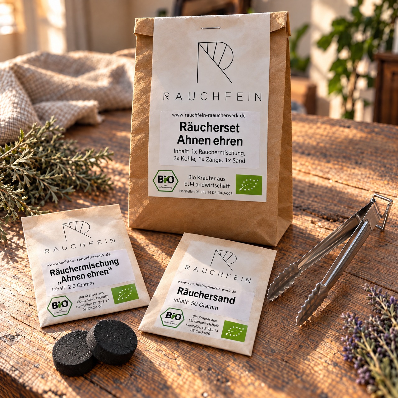 Räucherset Ahnen ehren mit Räuchermischung, Räuchersand, zwei Räucherkohlen und Zange vor der Rauchfein-Tüte